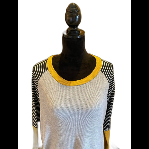 Womens Top Pullover Henley Shirt Gray w/ Gold & Navy Sleeves Size Large - Picture 2 of 7